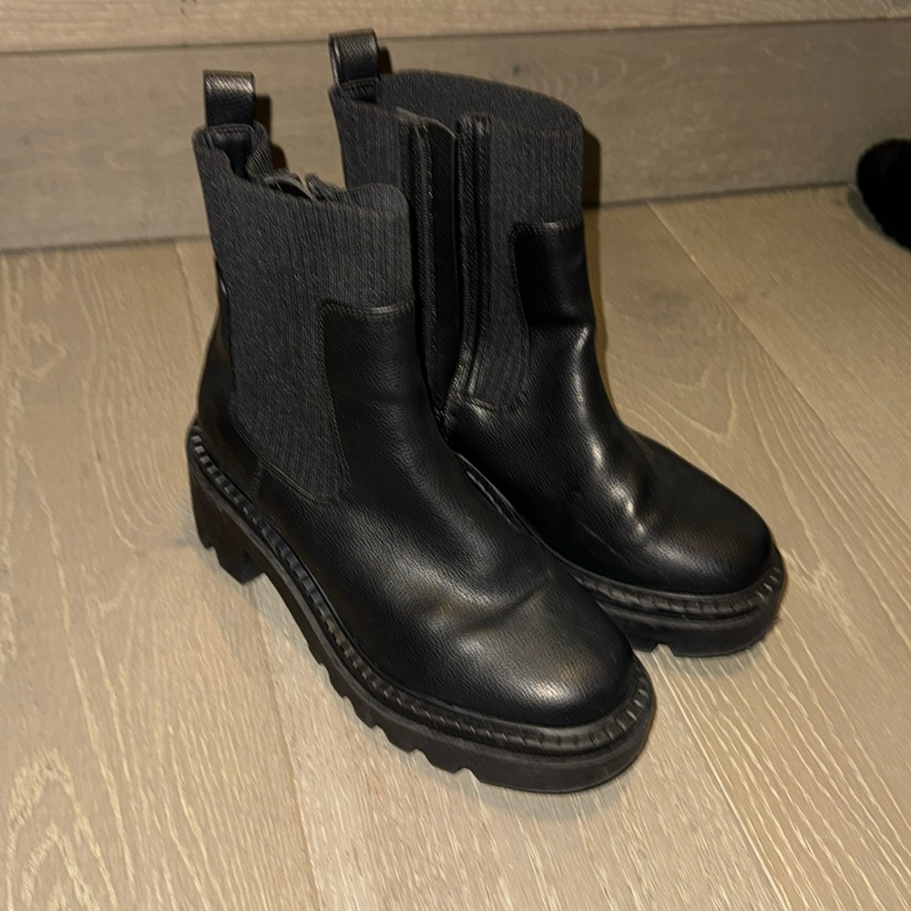 Universal threads Black Booties